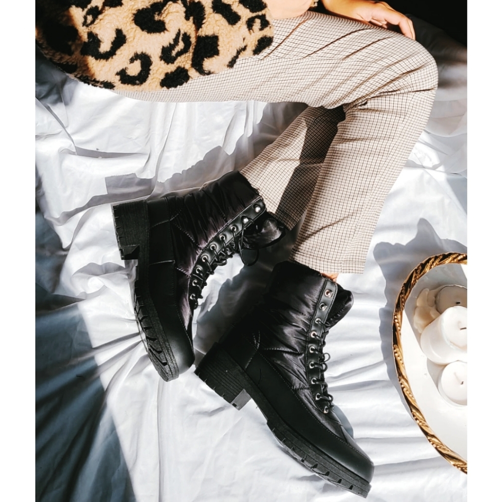 🚨Sweater Weather// black puffy boot - Picture 2 of 7